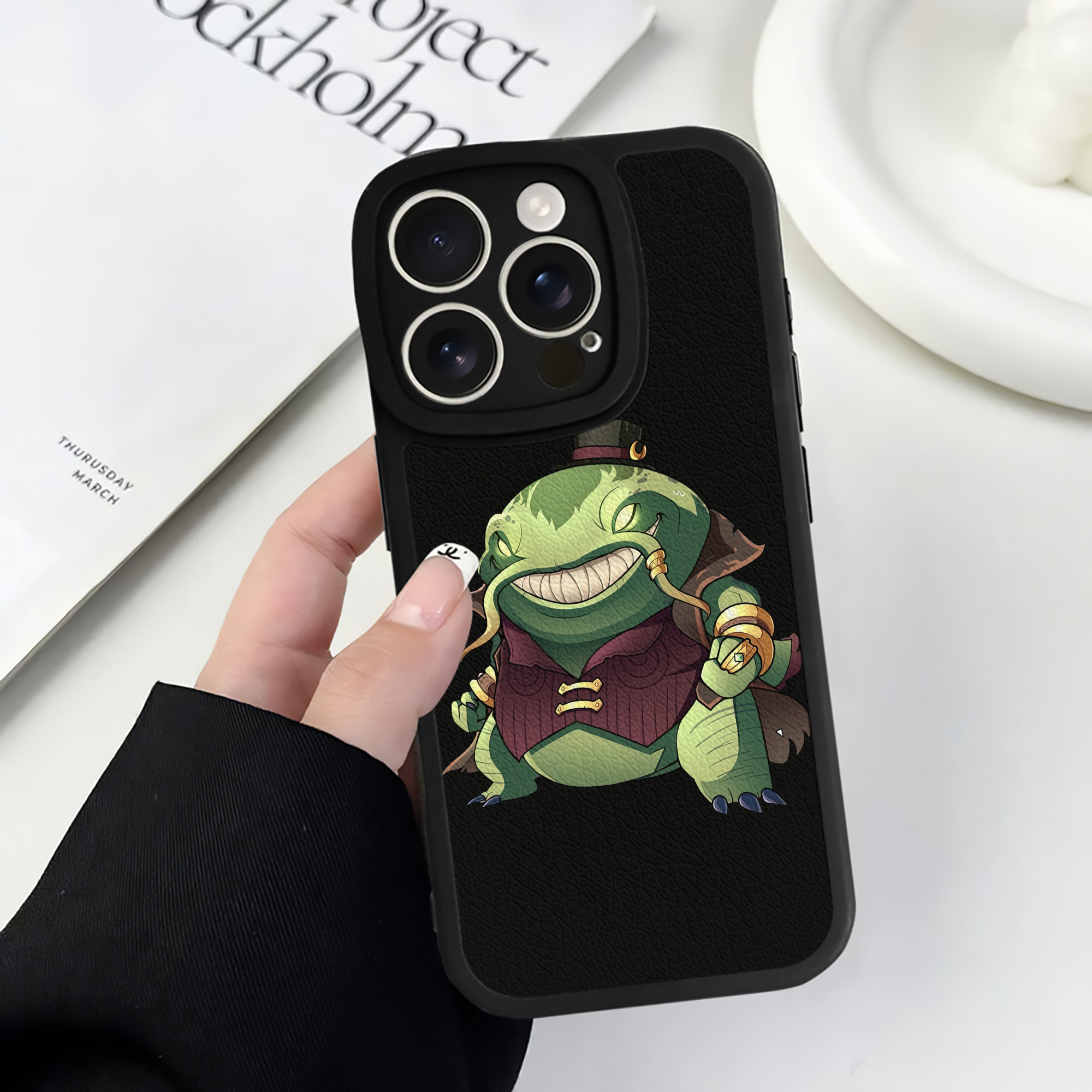 リーグ・オブ・レジェンド League of Legends LOL 【iPhone 16シリーズ対応】シリコンスマホケース（レザー調） 材質：シリコン